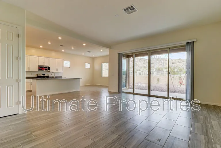18526 W Desert Trumpet Rd — Photo 6