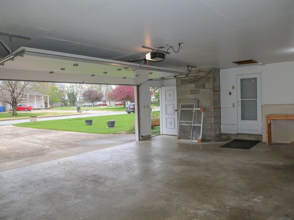 101 Gabel Ln, Waverly, IA 50677