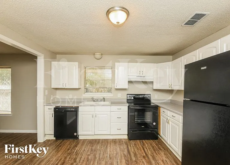 841 Hackamore St — Photo 7