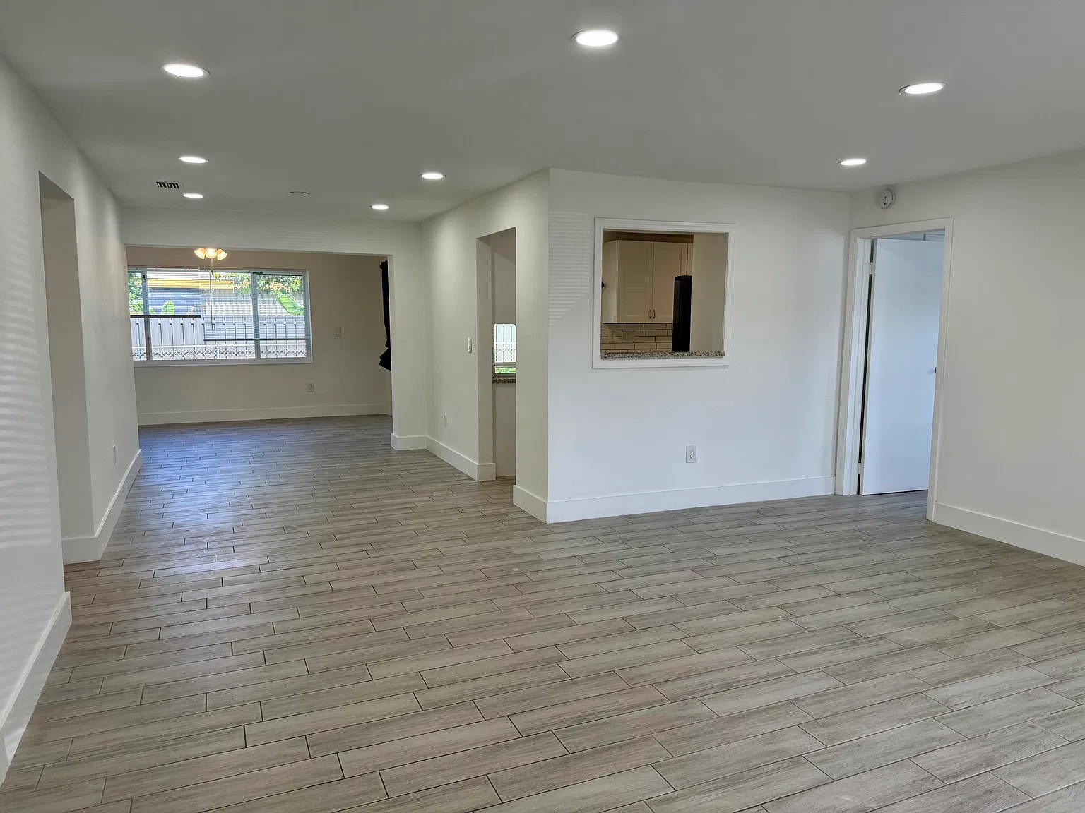 3 bed, 2.0 bath, 1360 sqft, $3,700 — Photo 2