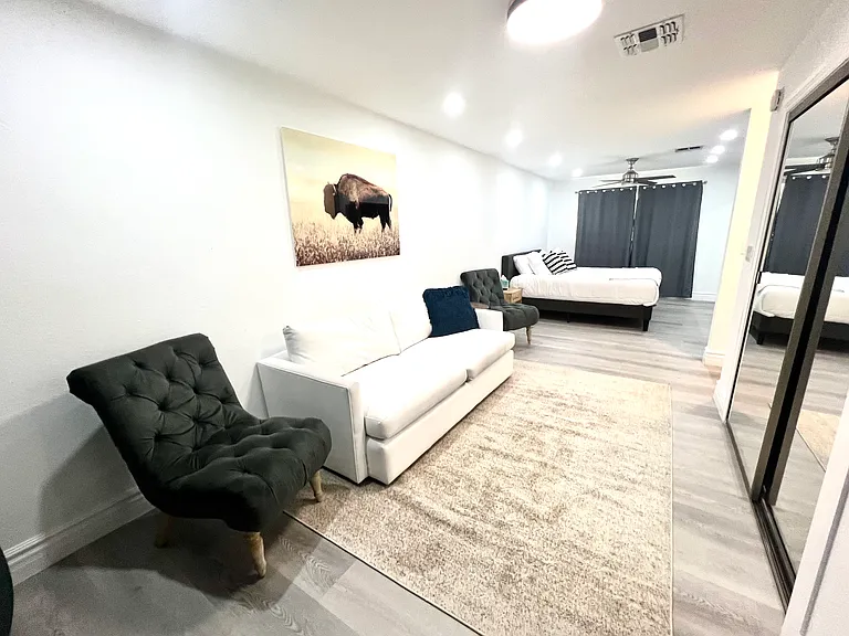 8201 E Mitchell Dr — Photo 28