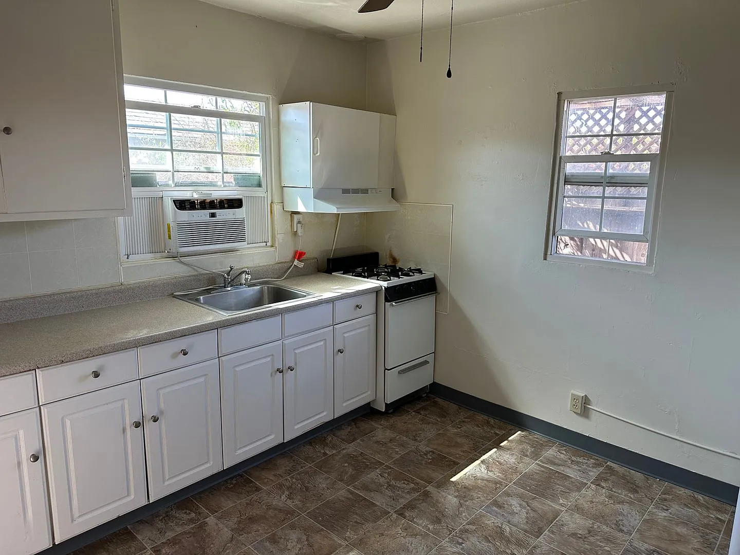 630 Frontage Rd — Photo 3