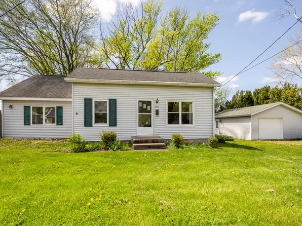 500 Sherwood St, Three Oaks, MI 49128