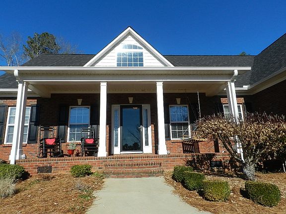 4th image of 211 N Monterey Dr