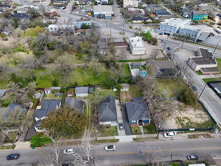 309 Pecore St — Photo 43
