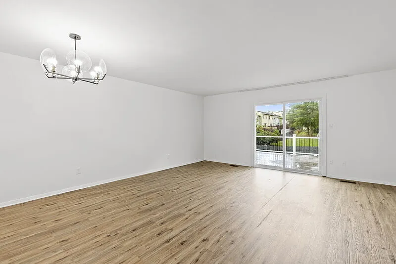 3 bed, 2.5 bath, 1542 sqft, $2,300 — Photo 3