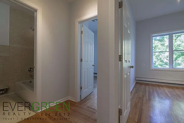 Rented by Evergreen Apartments BK | media 3