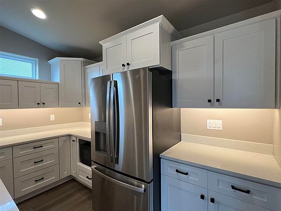 5th image of 518 Elizabeth Ln