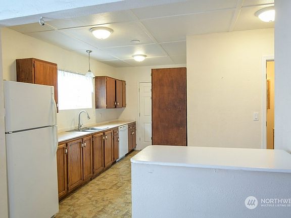 5th image of 1127 Soule Avenue
