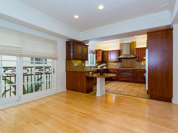 3rd image of 11807 Dorothy St APT 3