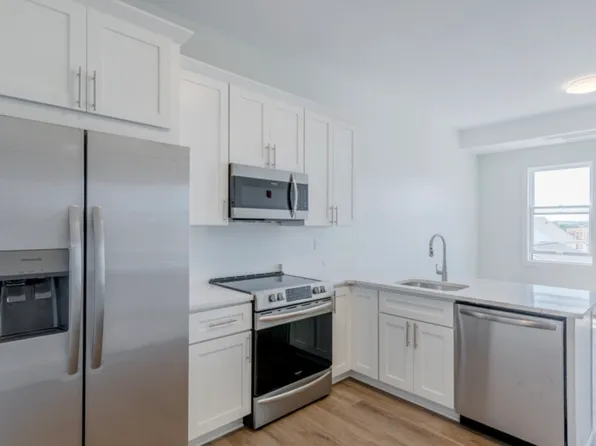 8 Hewitt St, Providence, RI