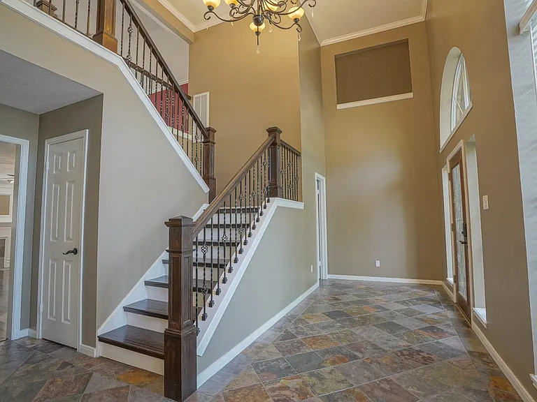 2108 Lakeway Dr — Photo 18