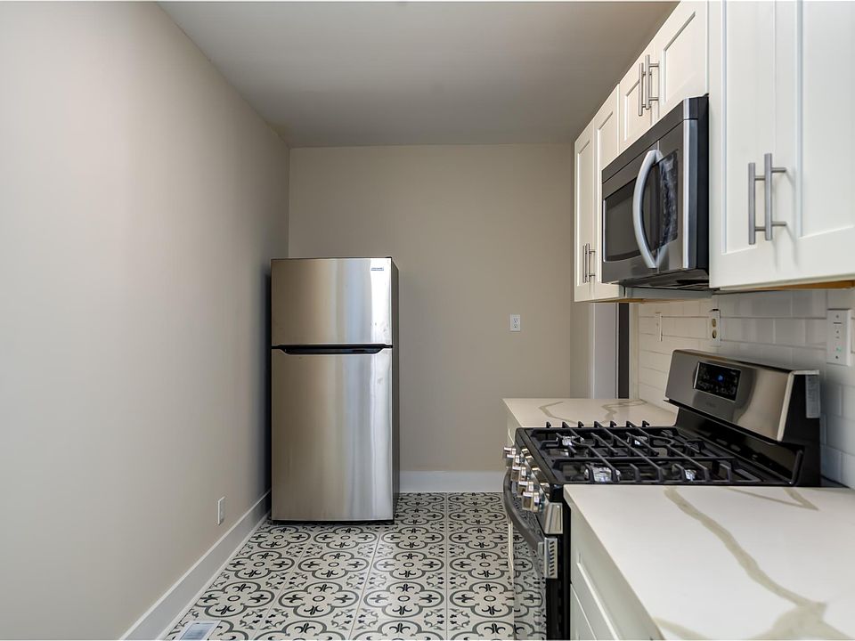 1st image of 1319 McCausland Ave #5