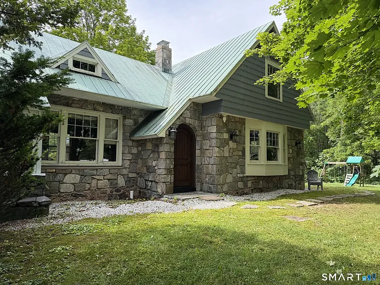 625 Maple Ave — Photo 2