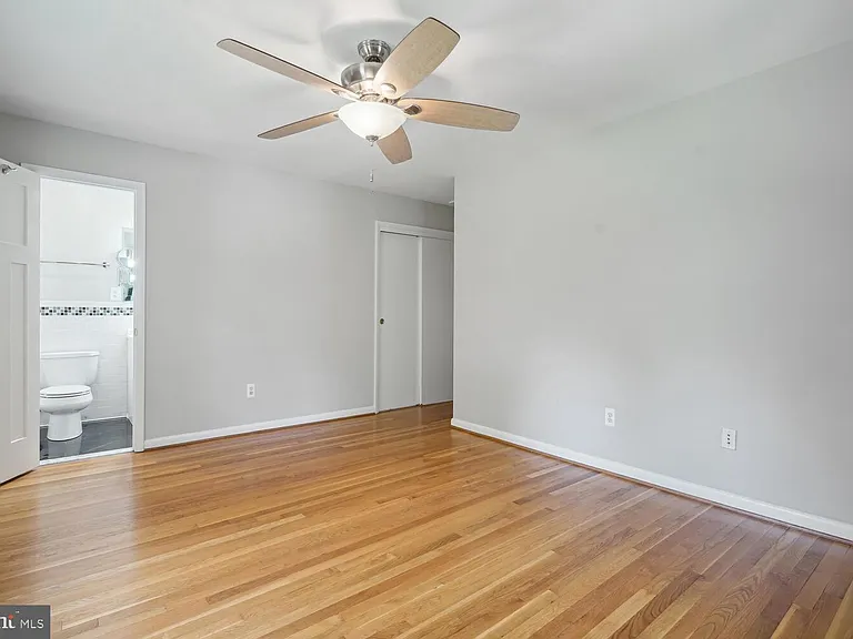 1633 Warner Ave — Photo 16