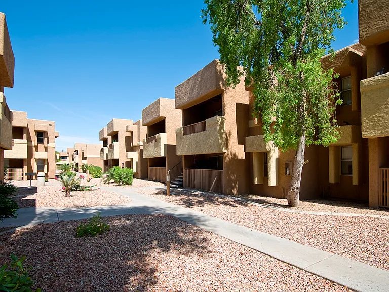 Papago Crossing — Photo 19