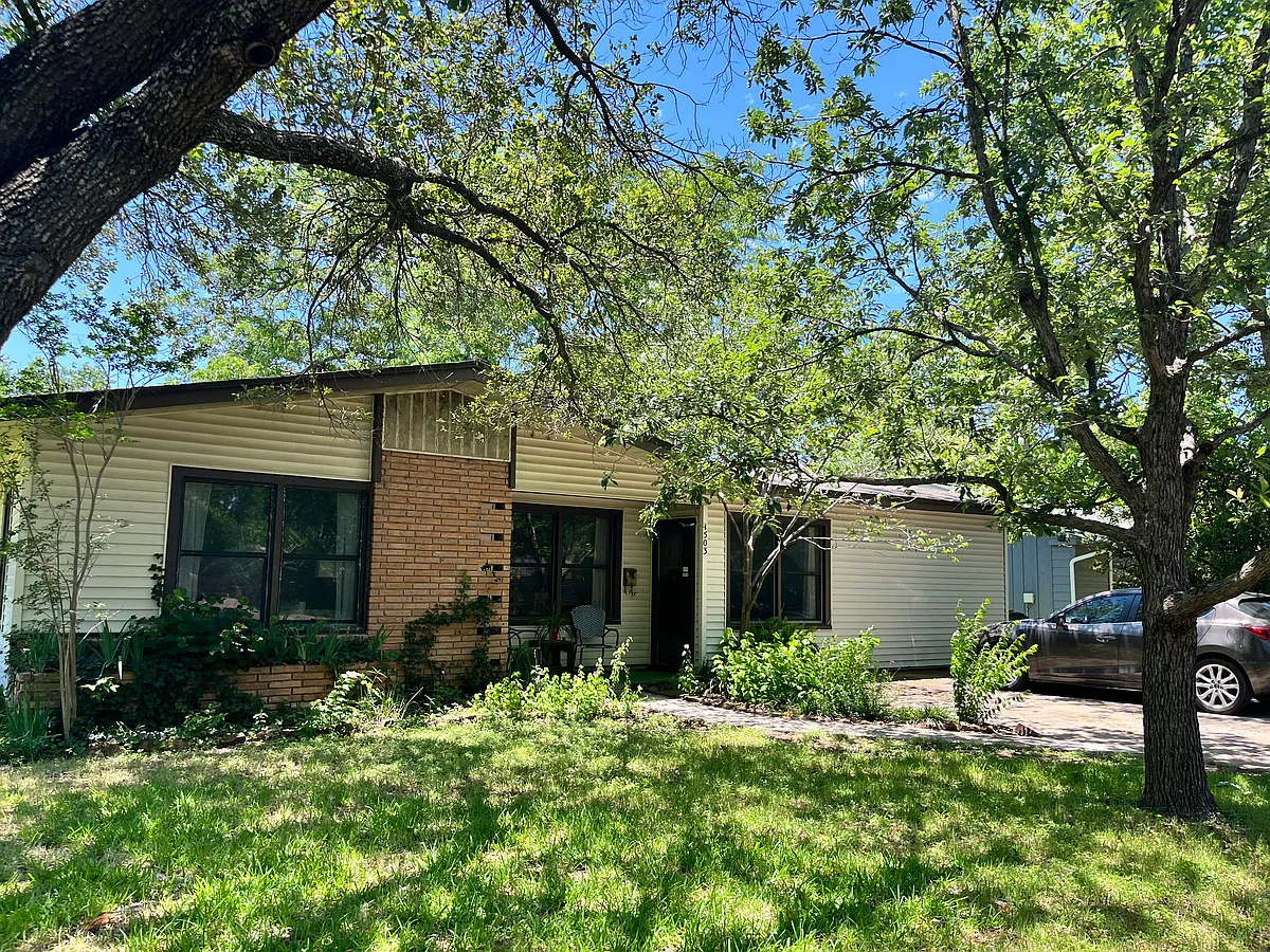 Front of house - 1503 Beckett St #A