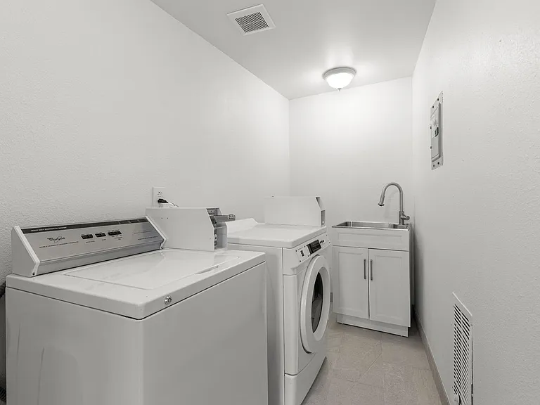 6780 SW Canyon Ter #3 — Photo 15