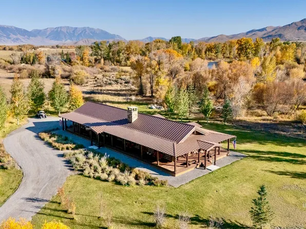 4247 Summit Dr, Mackay, ID 83251