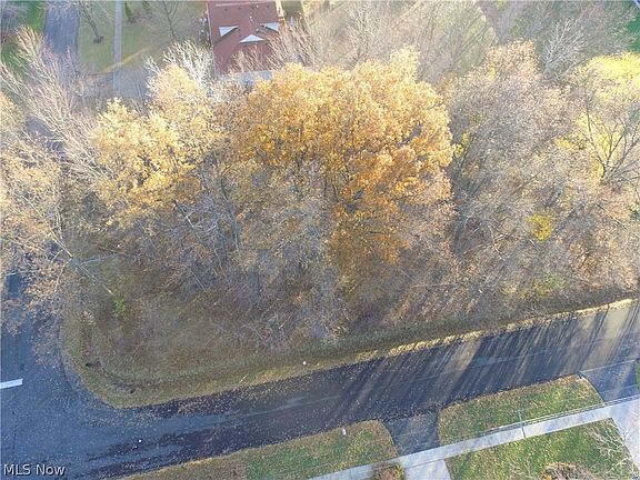 2nd image of 34025 Woodlawn Dr