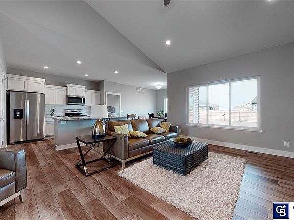 3rd image of 7810 Maxine Dr