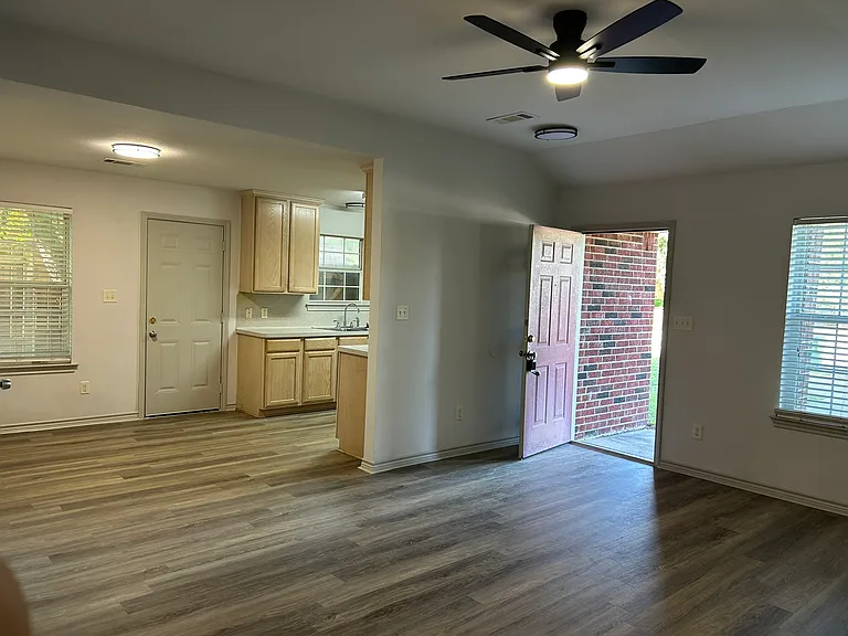 1611 Enloe Ct — Photo 4