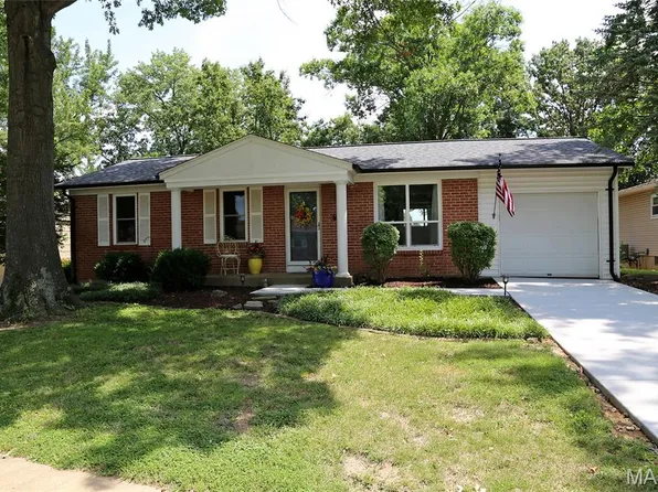 912 Tree Trails Ln, Fenton, MO 63026