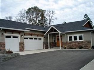 174 NW Native Run Loop, Grants Pass, OR 97526