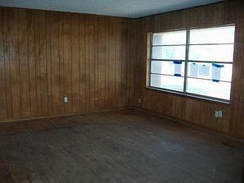 5th image of 2110 Waco St