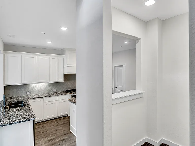 2723 Vista Park Ln — Photo 16