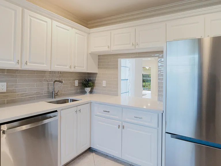 9277 Vista Del Lago #39B — Photo 21