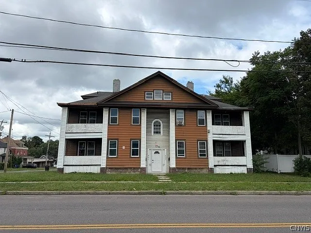 2 bed, 1.0 bath, 5808 sqft, $1,350 — Photo 1