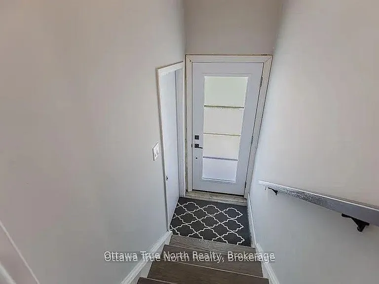 35 Tauvette St — Photo 6