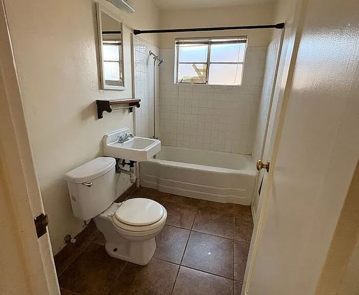 3414 E Lee St — Photo 8
