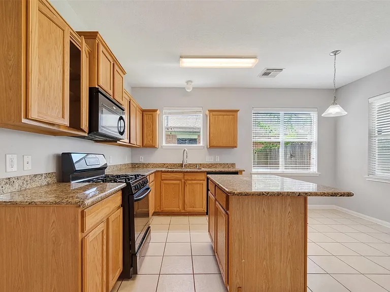 16119 Gavin Ln — Photo 7