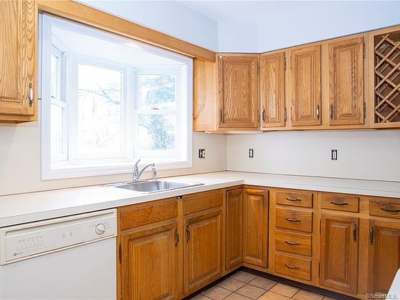 5th image of 30 Parkhill Ave