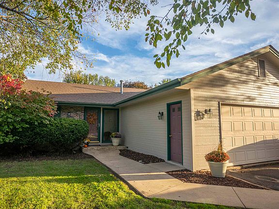 3rd image of 7363 Montmorency Dr