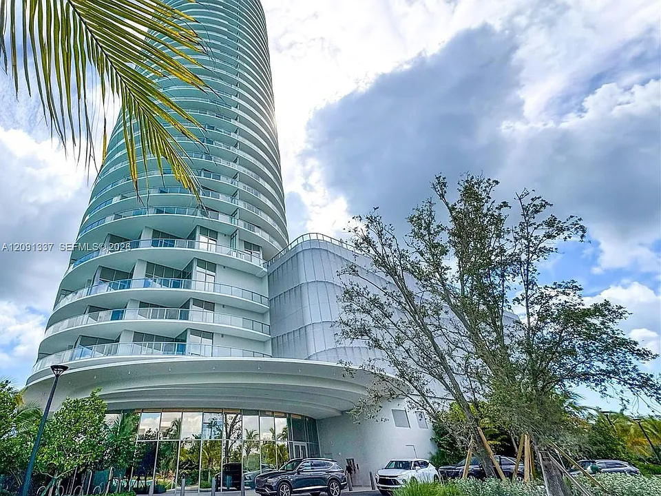 2411 Laguna Cir #1903