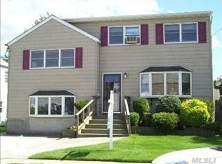 47 Martha St, Freeport, NY 11520