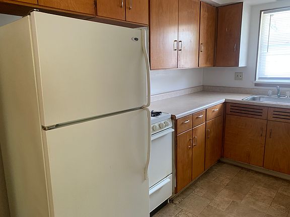 5th image of 9419 N Cross St