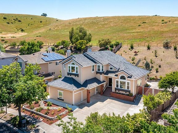2nd image of 2225 Hillridge Drive