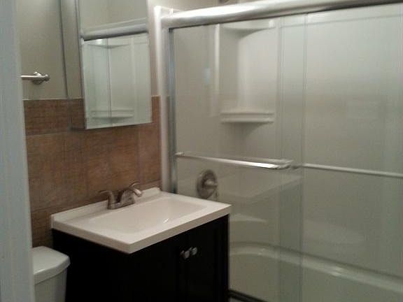 5th image of 5385 N Glenwood Ave #B