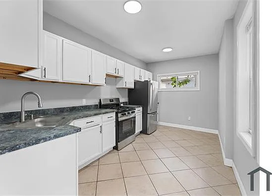 5047 Diamond St — Photo 9