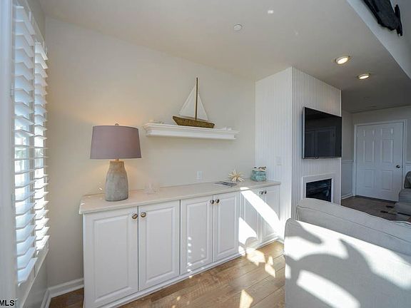 5th image of 1340 Asbury Ave #E
