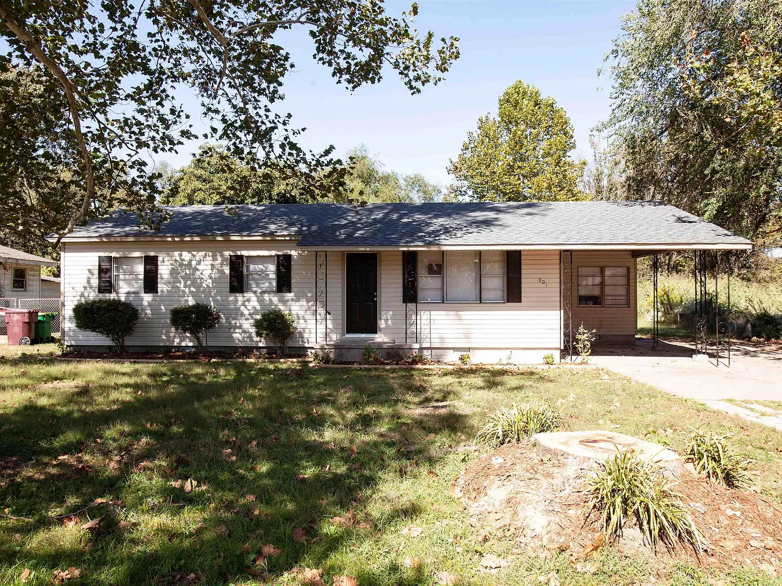 4 bed, 1.5 bath, 1545 sqft, $1,095 — Photo 1