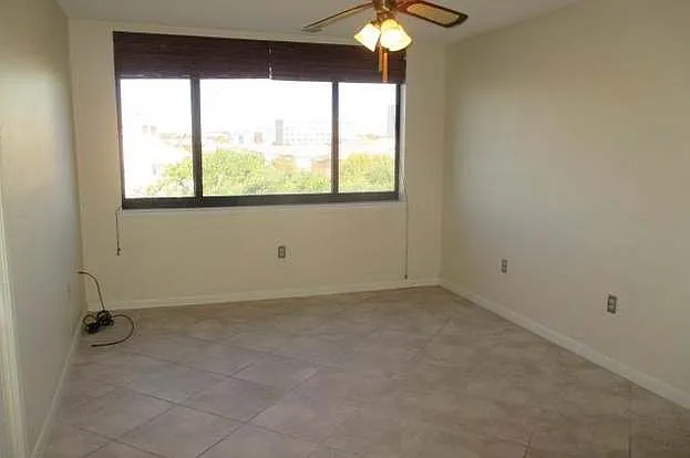 402 Port Royal Way — Photo 52