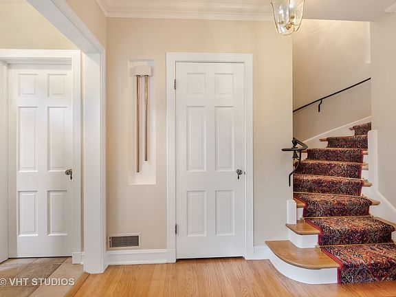 2nd image of 605 S Burton Pl