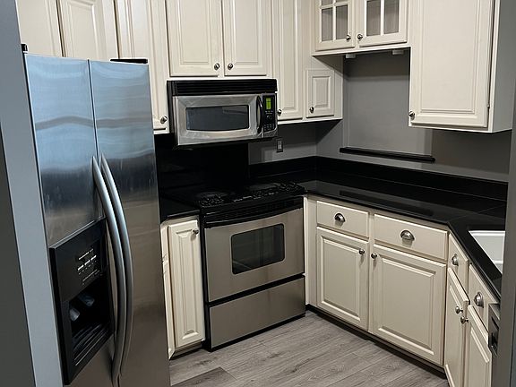 3rd image of 433 S 7th St APT 1620