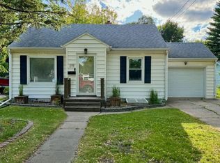 219 14th St N, Moorhead, MN 56560
