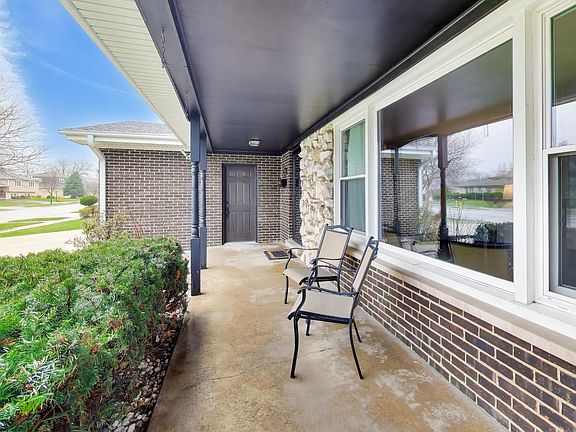 4th image of 1028 S Beechwood Dr